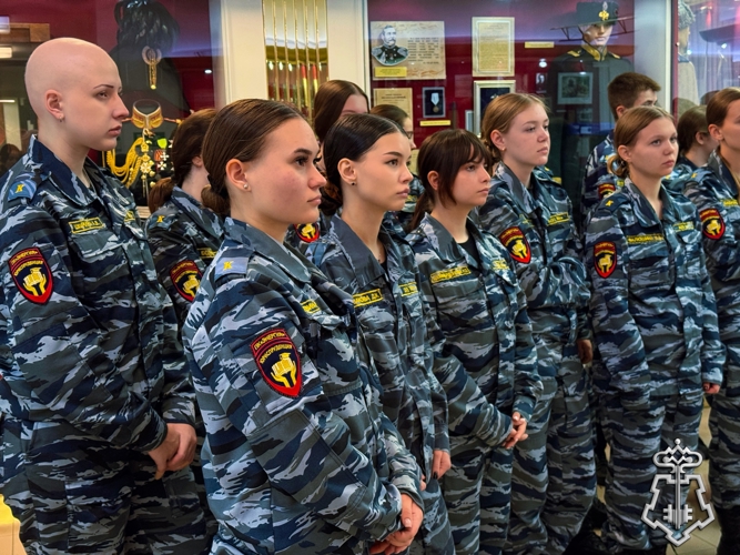 «Сохраняя память поколений: курсанты и сотрудники ЦСН ВО Росгвардии посетили Центральный музей Росгвардии в предверии Дня защиты детей»